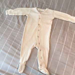 L’ovedbaby footed sleeper